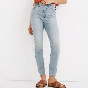 Madewell Petite Curvy Roadtripper Authentic Jeans in Caldwell Wash Size 28 P